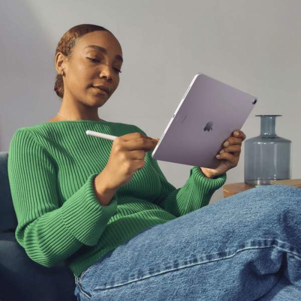 Tableta Apple iPad Air (6th Generation) A2903 - 33cm (13") - Apple M2 - 8GB - 512GB Almacenamiento - 5G - Violeta - M2 Octa-Core (8 núcleos) 3.49GHz - 2732 x 2048 - Pantalla Liquid Retina, Tecnología conmutación en el mismo plano (In-plane Switching, IPS), Tecnología True Tone Pantalla - Desbloqueado - Compatible con teléfono celular - UMTS, HSPA, HSPA+, DC-HSDPA, HSDPA, GPRS, LTE, EDGE - 12Megapíxel Cámara frontal - 9Horas Duración máxima de pilas 13IN IPADAIR WIFI CEL 512GBPurple - Image 4