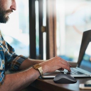 Logitech M185 Mouse - Radiofrecuencia - USB - Óptico - 3 Botón(es) - Plata - 1 Solamente - Inalámbrico - 10m - 2.40GHz - 1000 dpi - Rueda de desplazamiento - Simétrico - 1 x AA Battery Supported - 1Año(s) Duración de pilas - Imagen 10